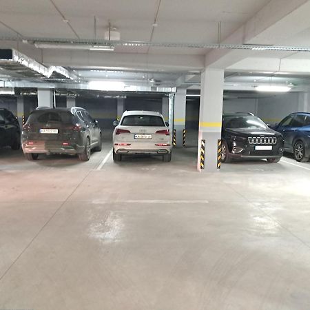 Airport 24&24 Car Parking Apartment Chisinau Ngoại thất bức ảnh