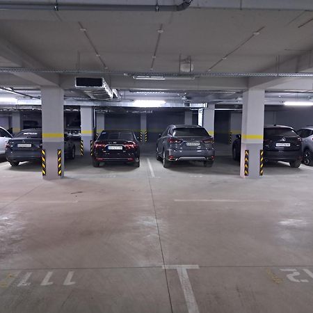 Airport 24&24 Car Parking Apartment Chisinau Ngoại thất bức ảnh